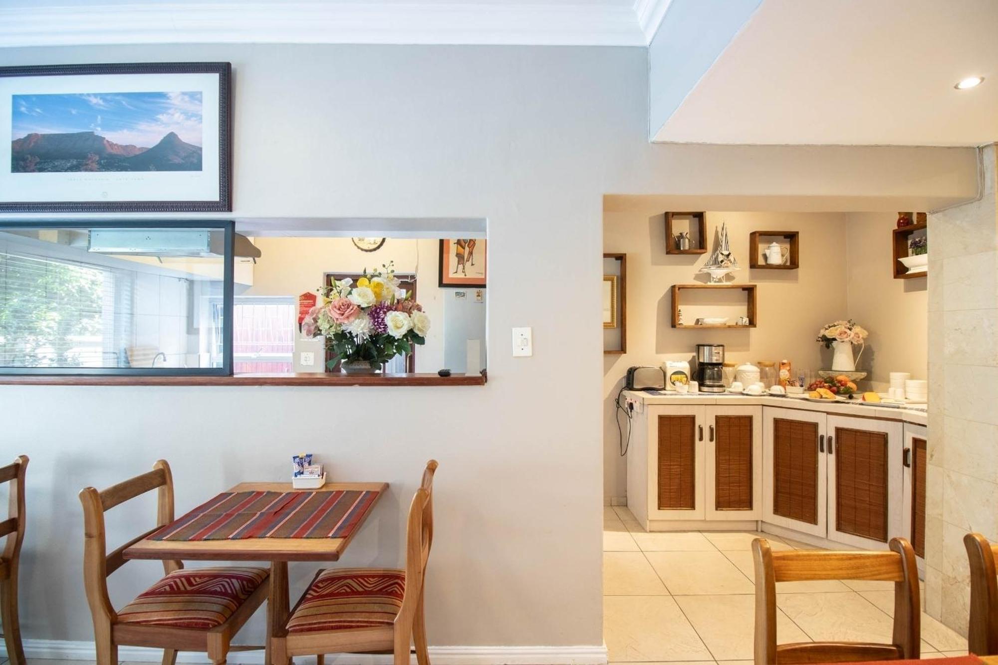 Spring Tide Inn Cape Town Bagian luar foto