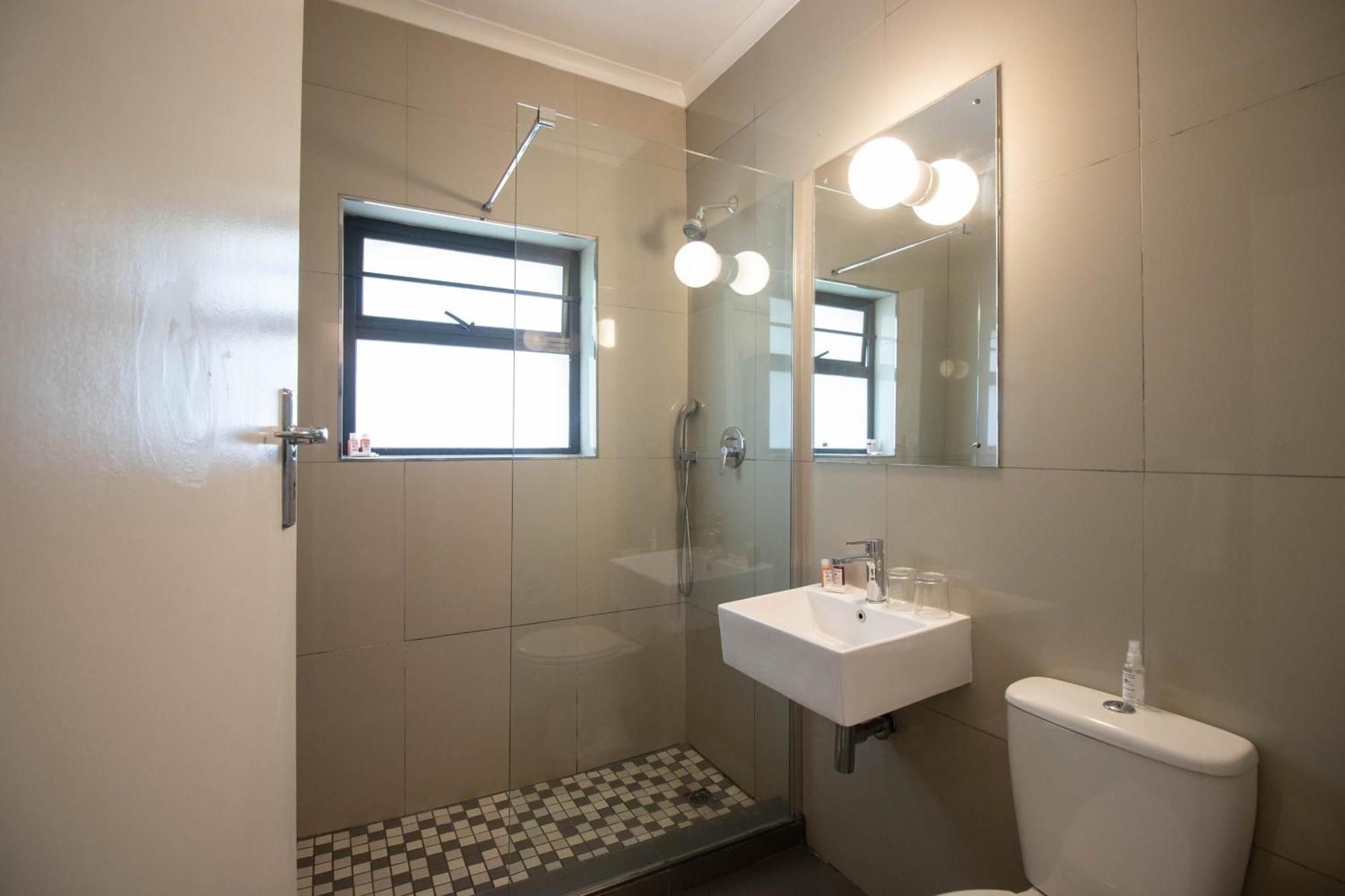 Spring Tide Inn Cape Town Bagian luar foto